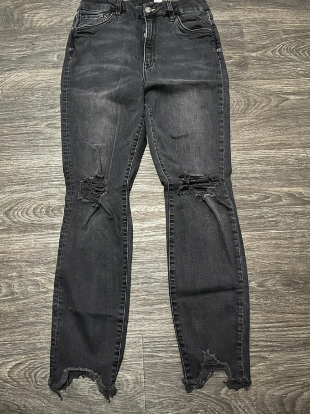 Distressed Black Skinny Jeans with Frayed Hem